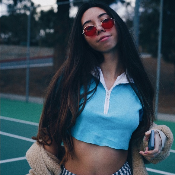 Meet your Posher, Sofi - Picture 2 of 3